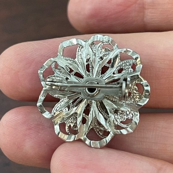 Vintage floral crystal diamanté & silver tone metal brooch pin - Picture 4 of 5